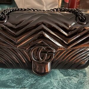 Gucci Black Shoulder Bag with Iconic Logo and Chain Strap unique black hardware